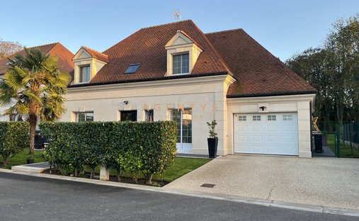 House in Ormesson-sur-Marne, Ile-de-France, France 1