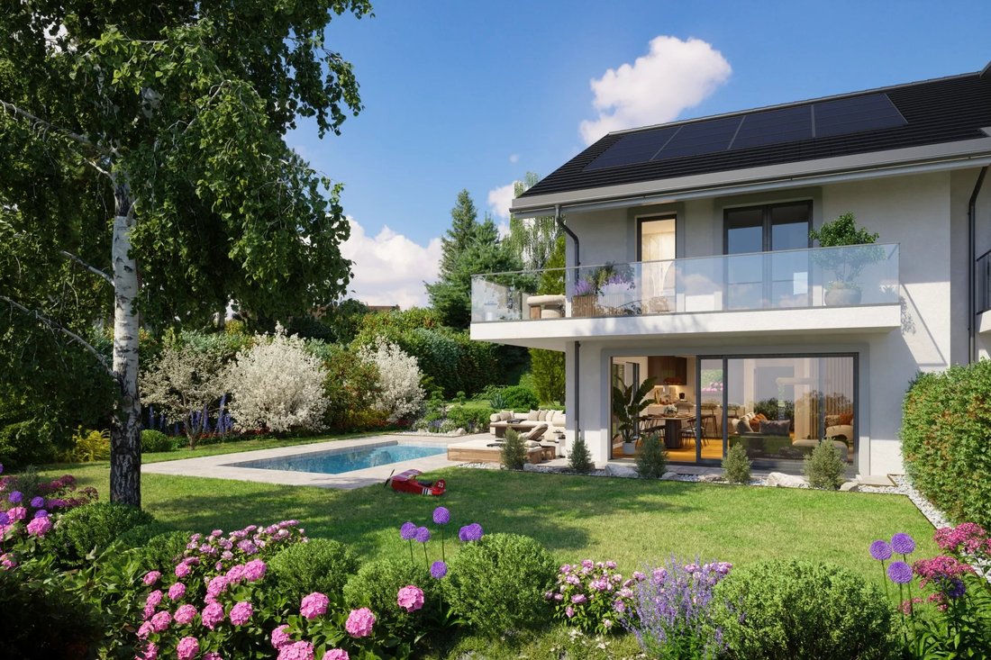 Luxurious Villa With Expansive Garden And Stunning Views
