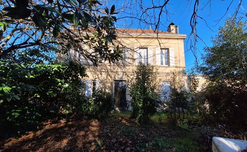 House in La Terrasse, Saint-Loubes, France 1