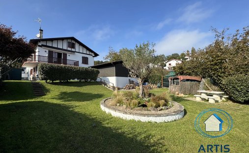 House in Chantaco, Saint-Jean-de-Luz, France 1