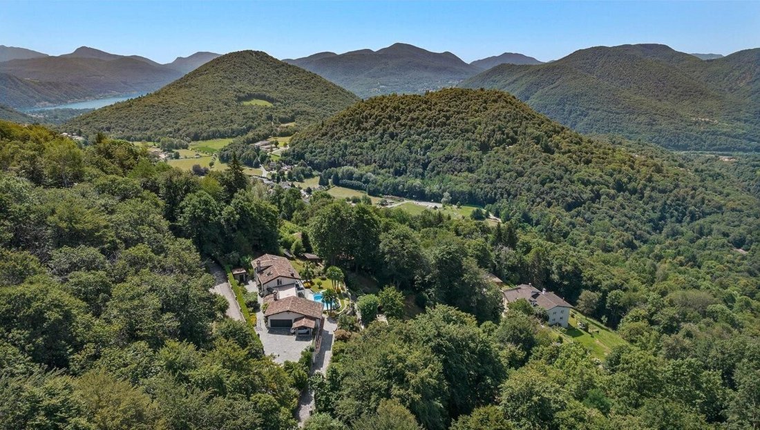 Villa in Curio, Ticino, Switzerland 2 - 17545888