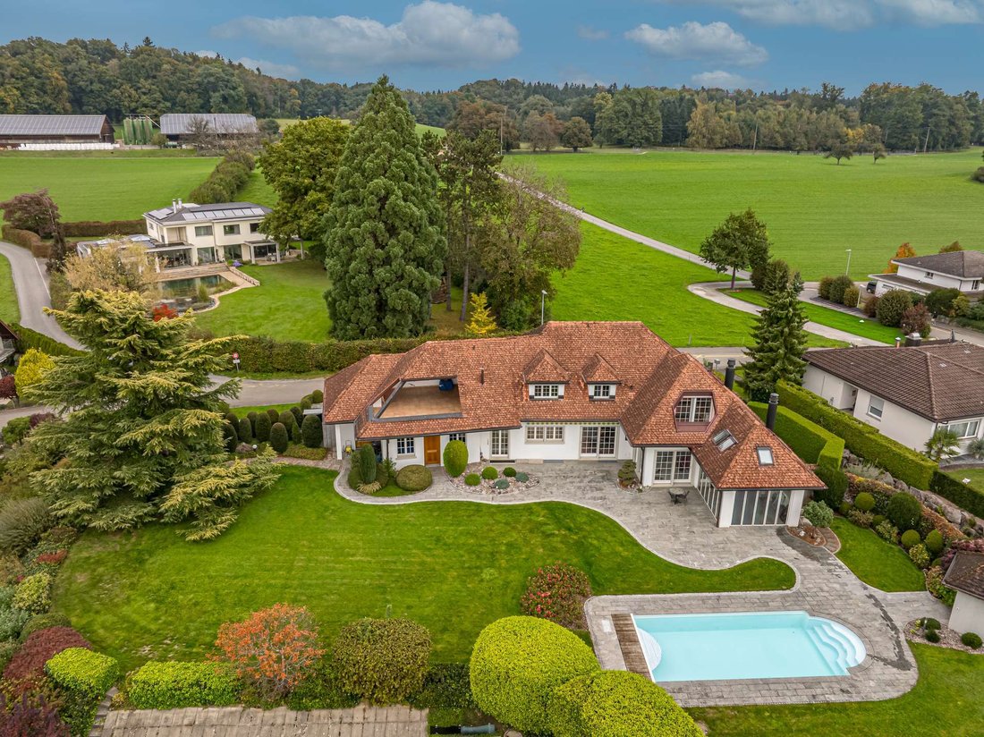 Exceptional Country House With Pool And Park Like Grounds