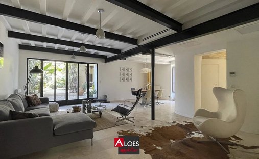 House in Centre Ville, Aigues-Mortes, France 1