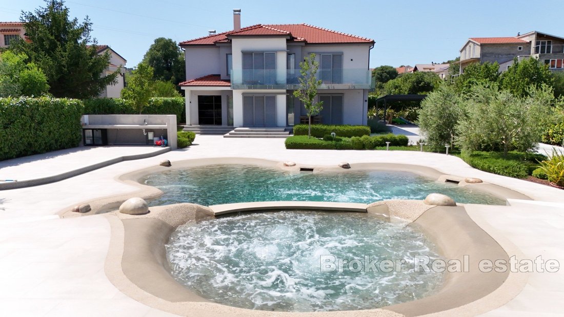 Villa in Gradska cetvrt Varos, Sibenik, Sibenik-Knin County 1 - 17546181