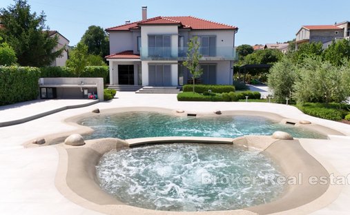 Villa in Gradska cetvrt Varos, Sibenik, Sibenik-Knin County 1