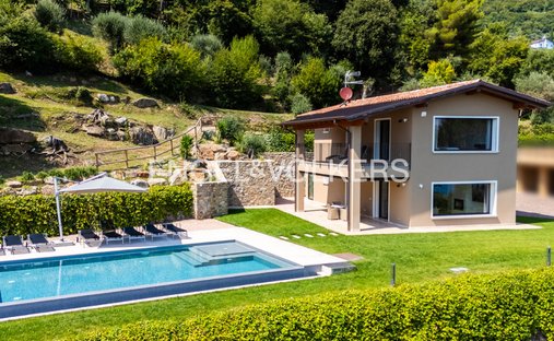 Villa in Gardone Riviera, Lombardy, Italy 1