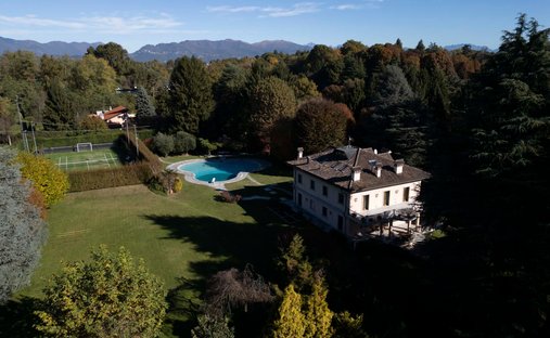 Villa in Cadorago, Lombardei, Italien 1