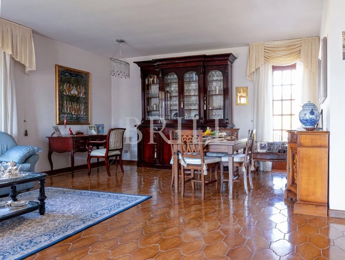 Villa in Aldo Moro Avenue, Olbia, Italy 5 - 17546096