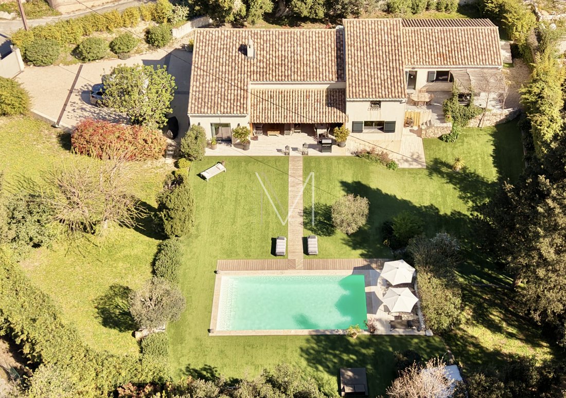 Villa in Le Plan-de-la-Tour, Provence-Alpes-Côte d'Azur, France 1 - 16247470