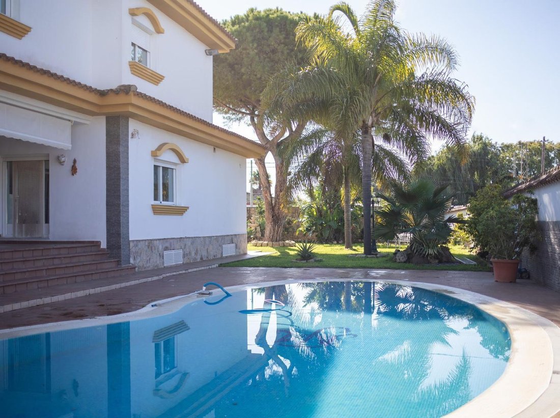 Villa in Chiclana de la Frontera, Andalusia, Spain 1 - 17546462