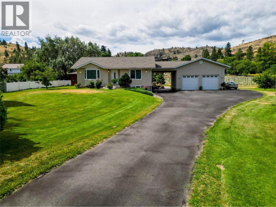 House in Kaleden, British Columbia, Canada 2 - 17546929