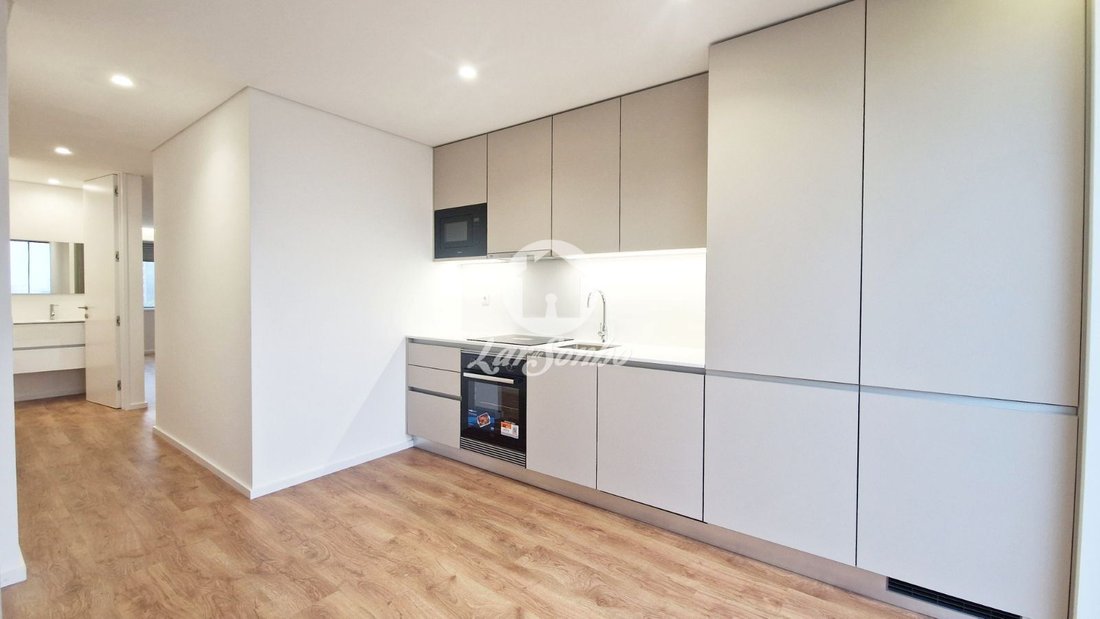 Apartment in Cedofeita, Santo Ildefonso, Se, Miragaia, Sao Nicolau e Vitoria, Porto District, Portugal 1 - 17546704