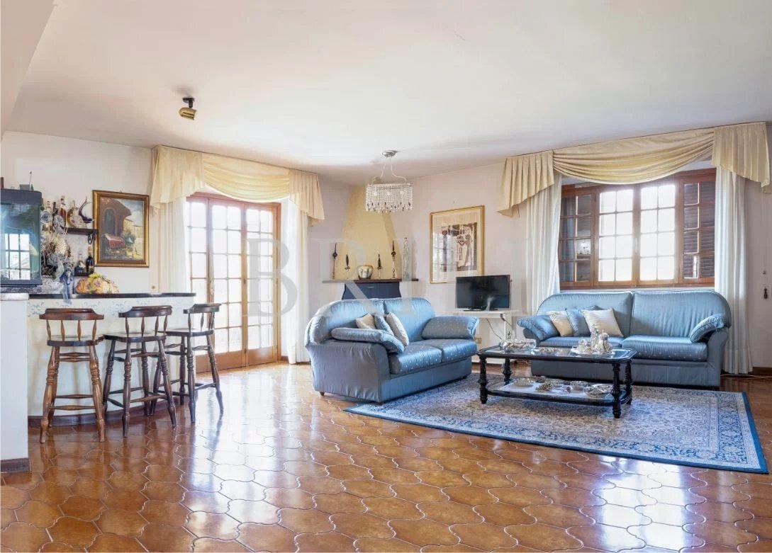 Villa in Aldo Moro Avenue, Olbia, Italy 3 - 17546096