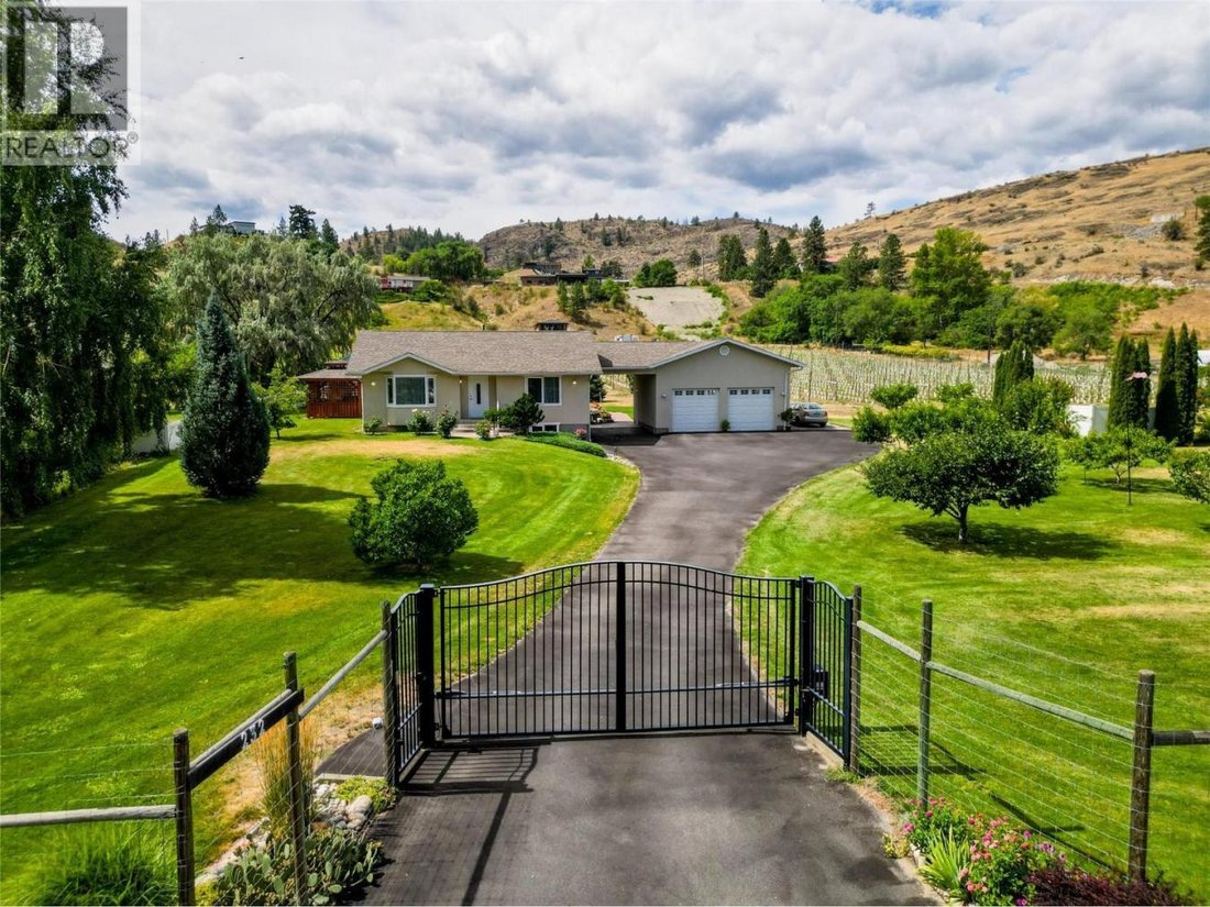 House in Kaleden, British Columbia, Canada 1 - 17546929