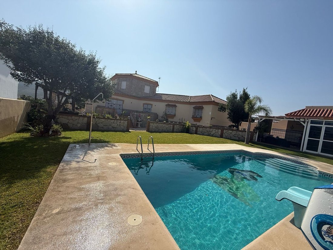 Villa in La Linea de la Concepcion, Andalusia, Spain 4 - 17546532