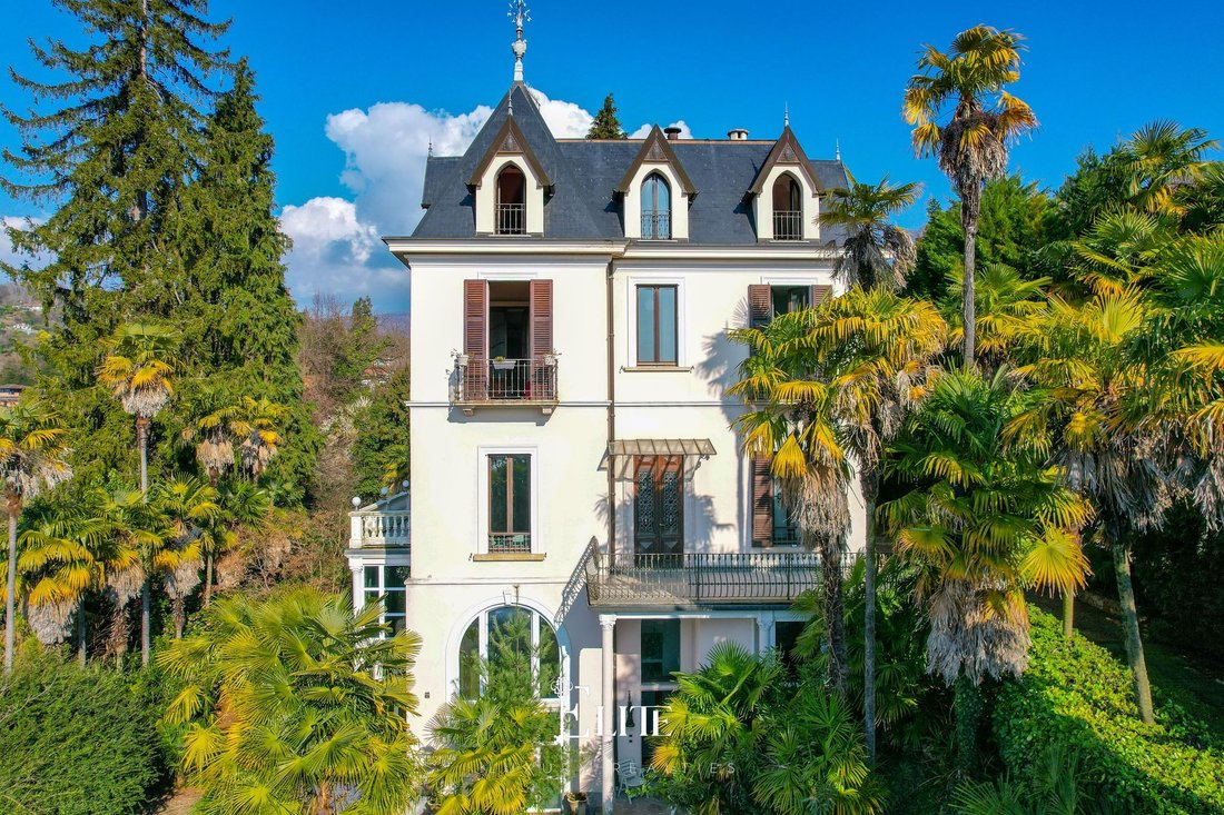 Villa in Luino, Lombardy, Italy 4 - 17546993