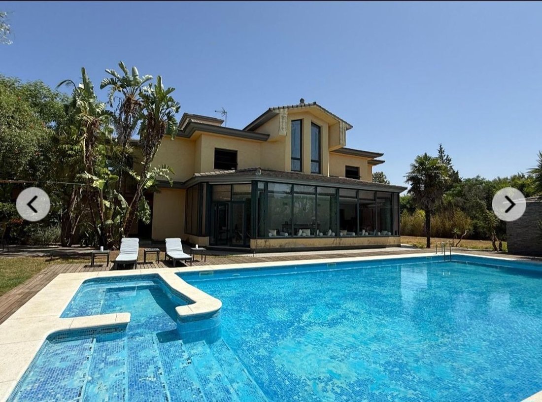 Villa in Mairena del Aljarafe, Andalusia, Spain 1 - 17546499