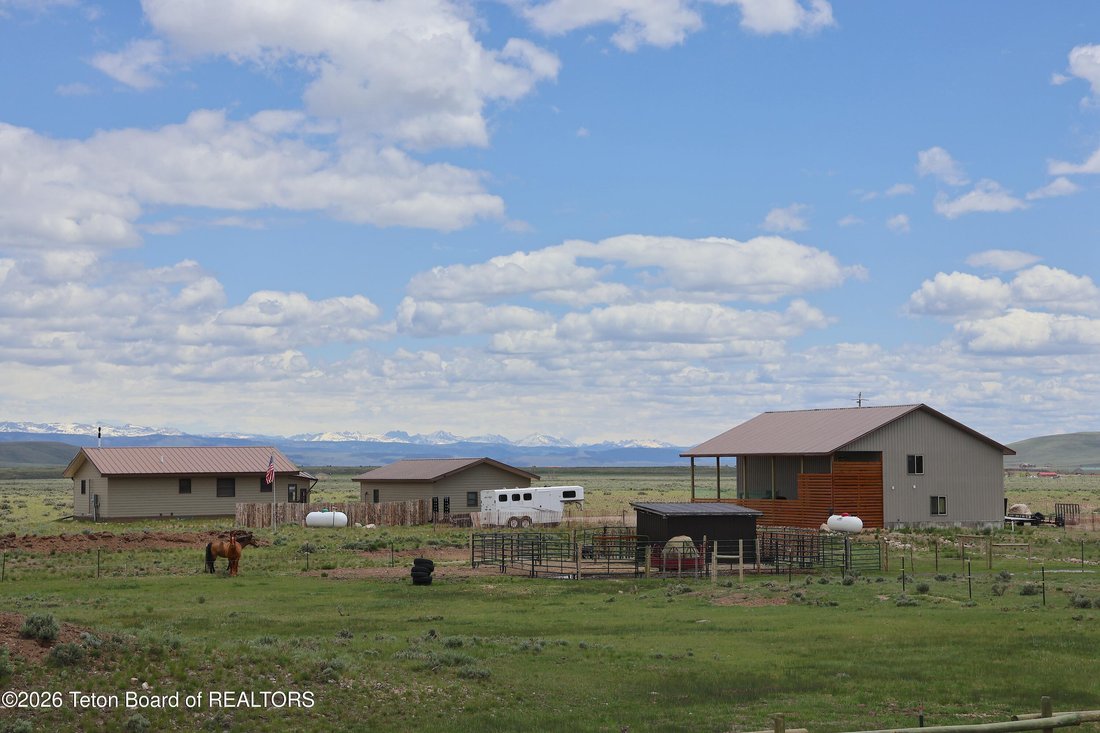 House in Pinedale, Wyoming, United States 2 - 17545952