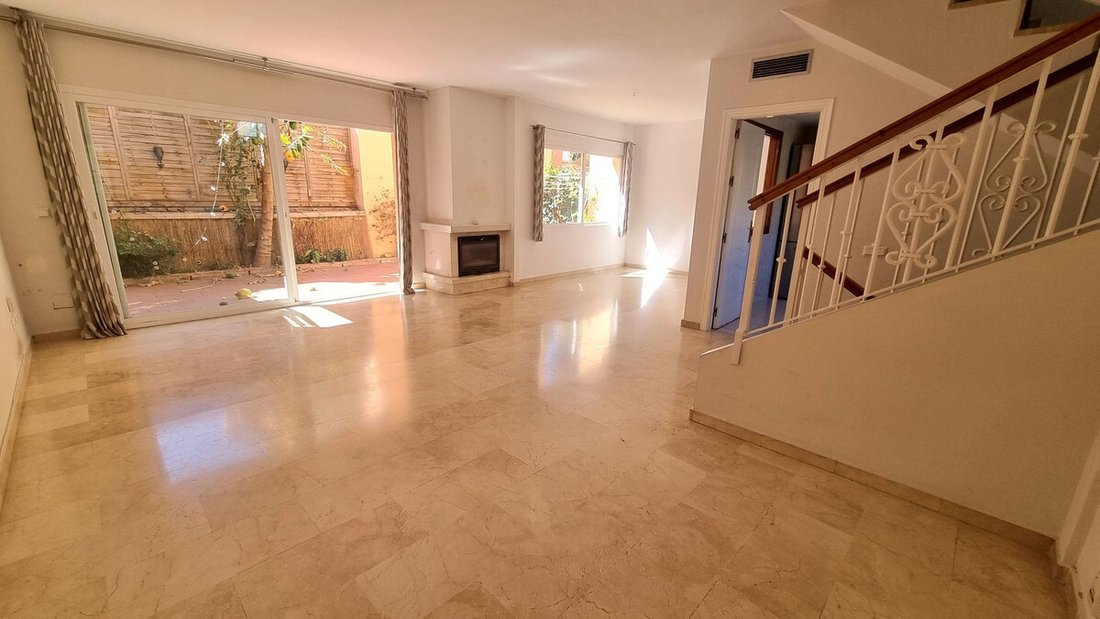 Maison de ville à Nueva Andalucia, Marbella, Espagne 1 - 17546732