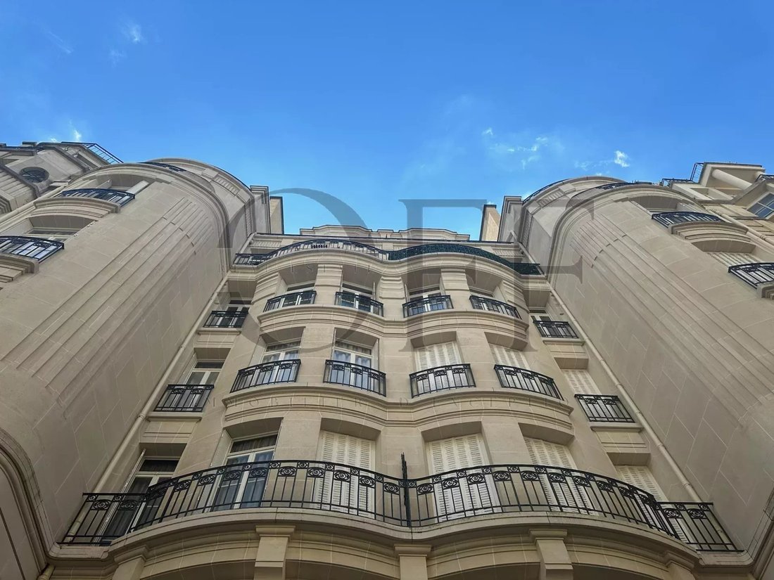Apartment in Triangle d'Or, Paris 8e Arrondissement, Paris 4 - 14314793