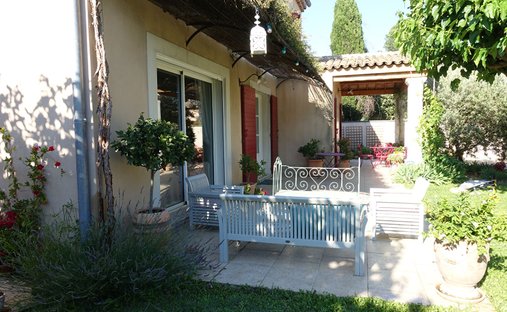 Villa in Hameaux du Vallon, Morieres-les-Avignon, France 1