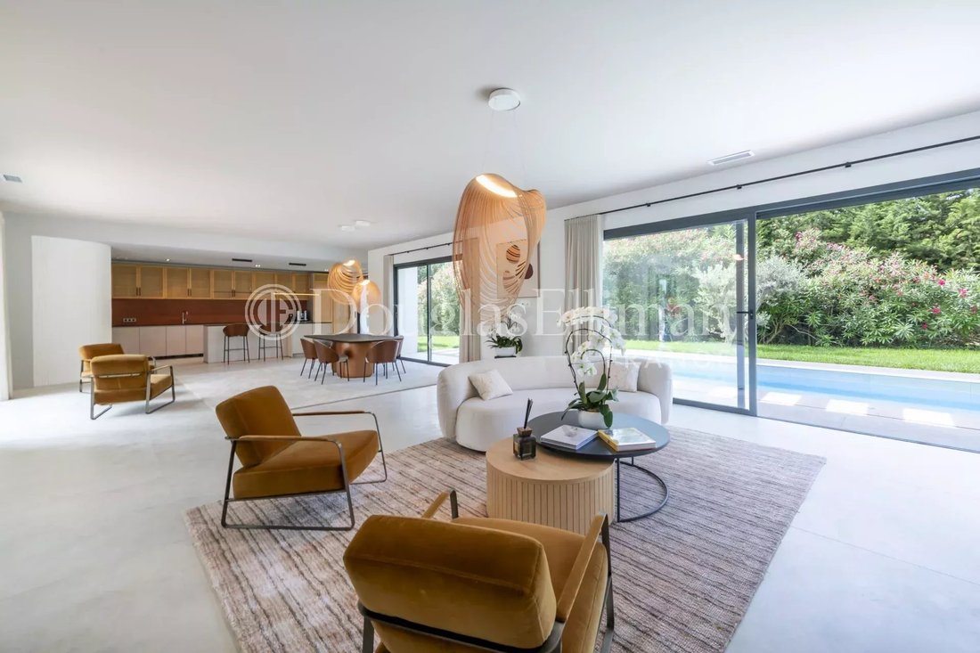Villa in Mougins, Provence-Alpes-Côte d'Azur, France 2 - 14971489