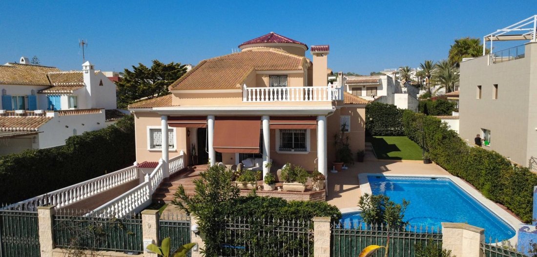 Villa in Torrevieja, Valencian Community, Spain 1 - 17546744