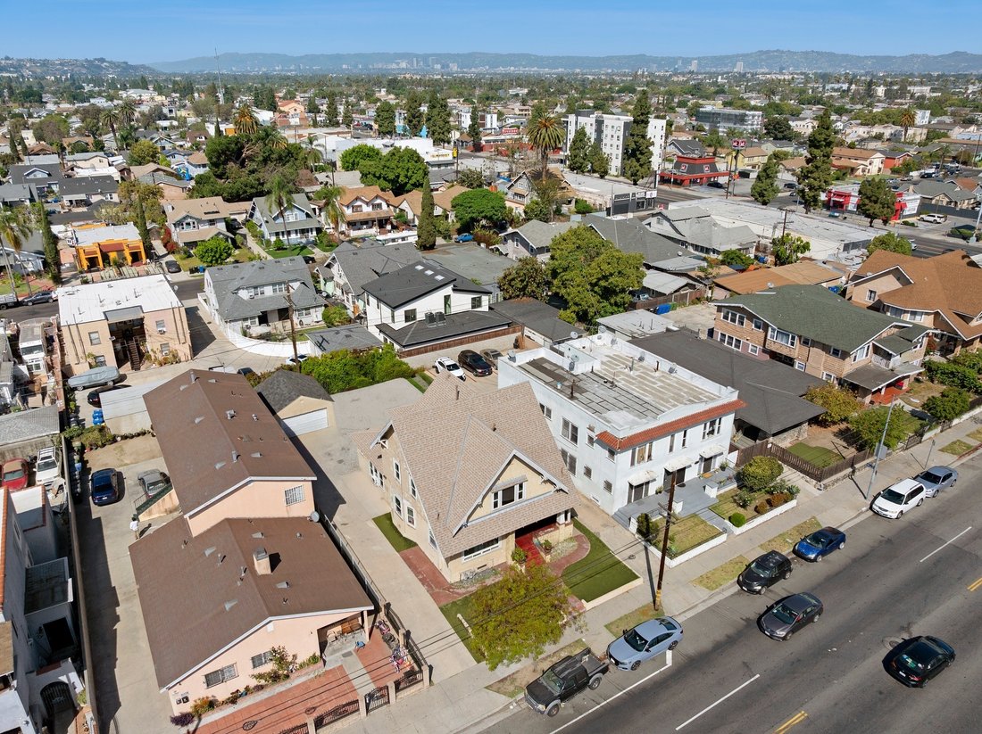 Los Angeles, California, United States 3 - 17547228