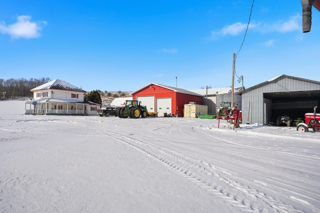 Farm Ranch in Dunraven, Quebec, Canada 5 - 17547753