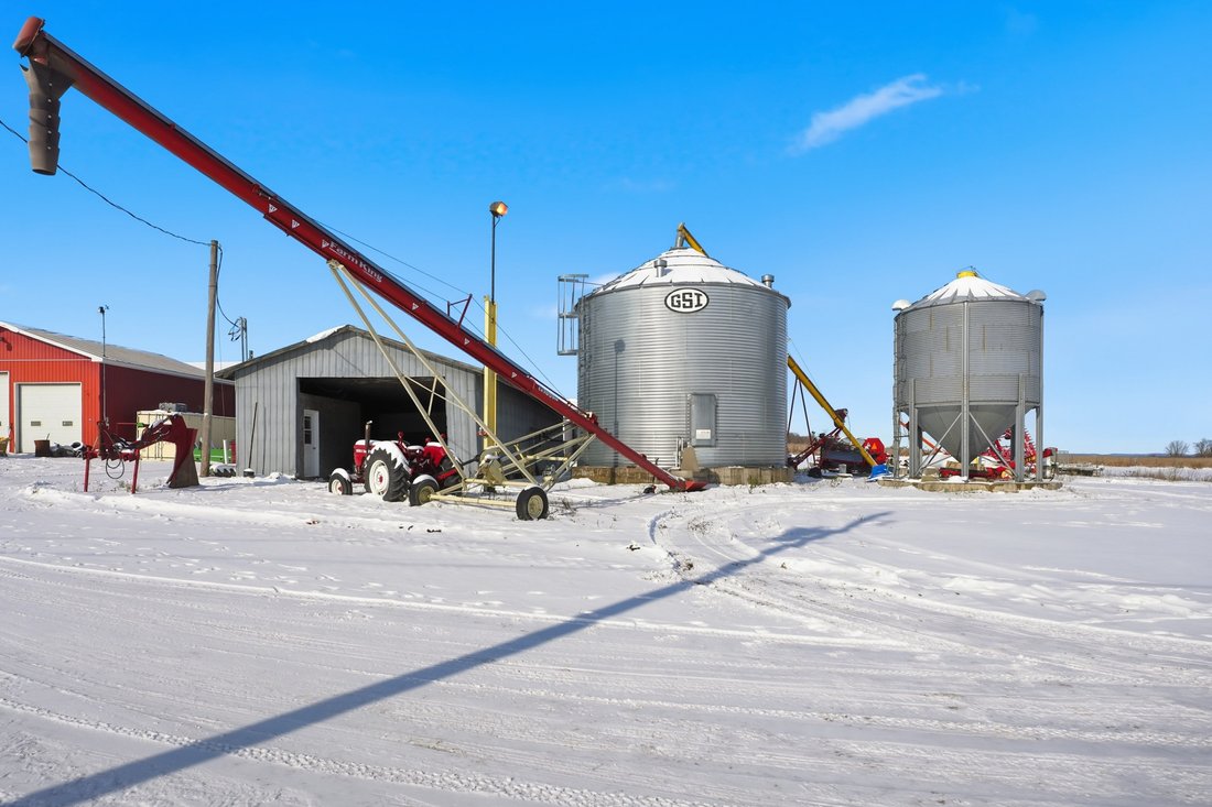 Farm Ranch in Dunraven, Quebec, Canada 4 - 17547753