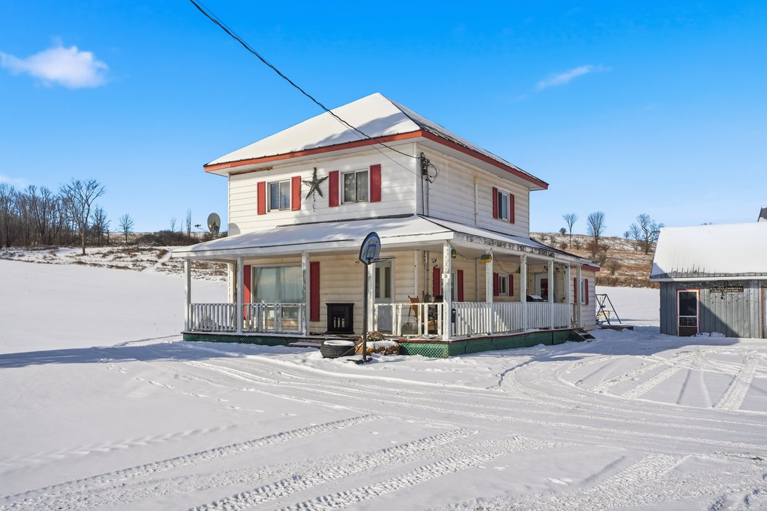 Farm Ranch in Dunraven, Quebec, Canada 1 - 17547753