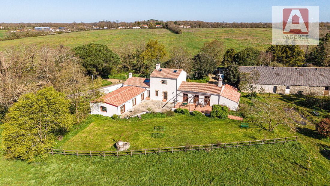Villa in Apremont, Pays de la Loire, France 2 - 17547797