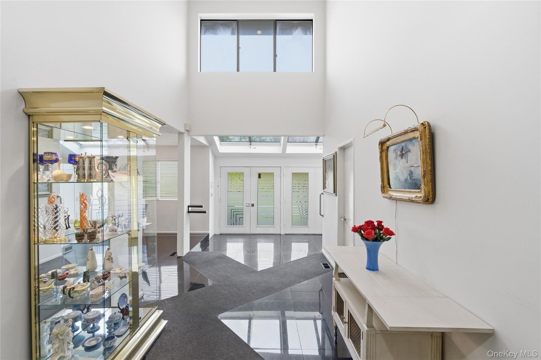 Condo in Manhasset, New York, United States 4 - 17548072
