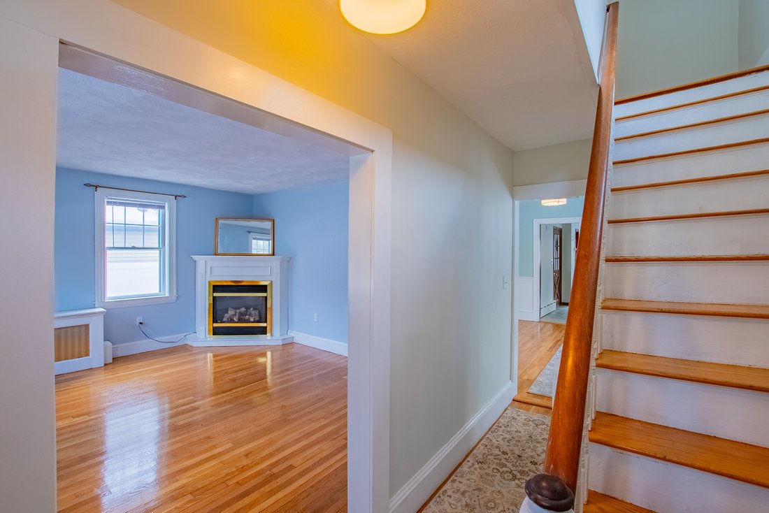 Dedham, Massachusetts, United States 3 - 17548041