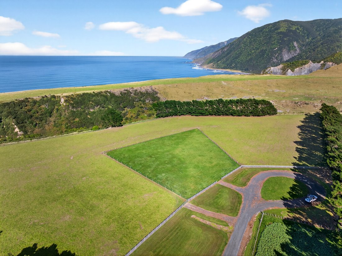 Land in Ocean Beach, Wellington, New Zealand 4 - 17548076