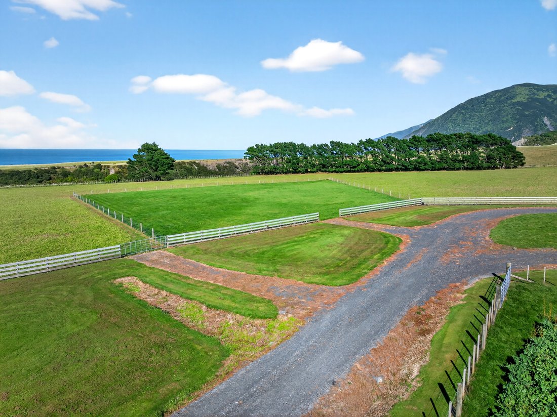 Land in Ocean Beach, Wellington, New Zealand 3 - 17548076