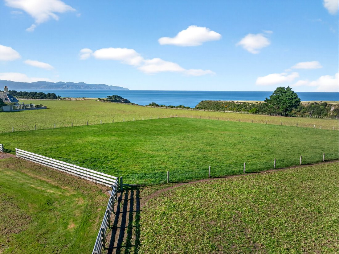 Land in Ocean Beach, Wellington, New Zealand 2 - 17548076