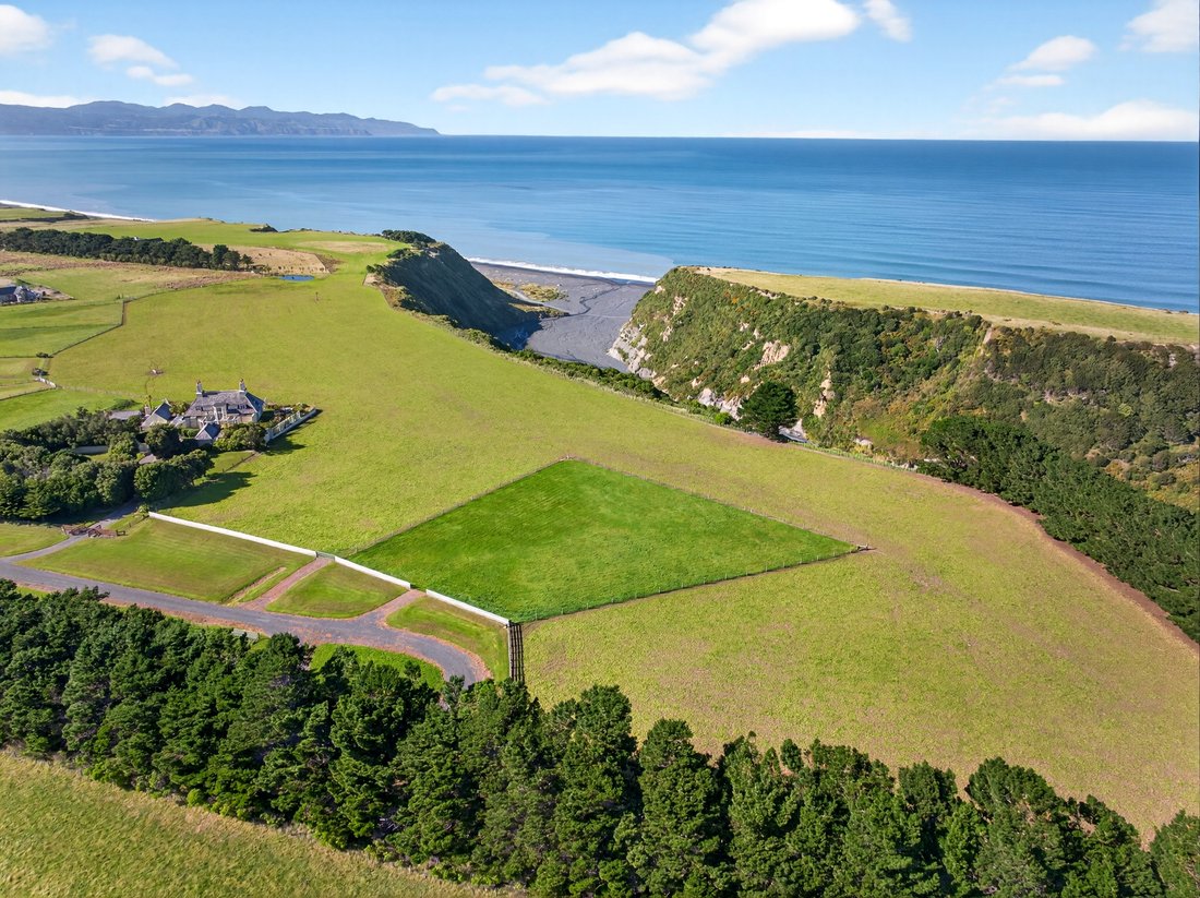 Land in Ocean Beach, Wellington, New Zealand 5 - 17548076