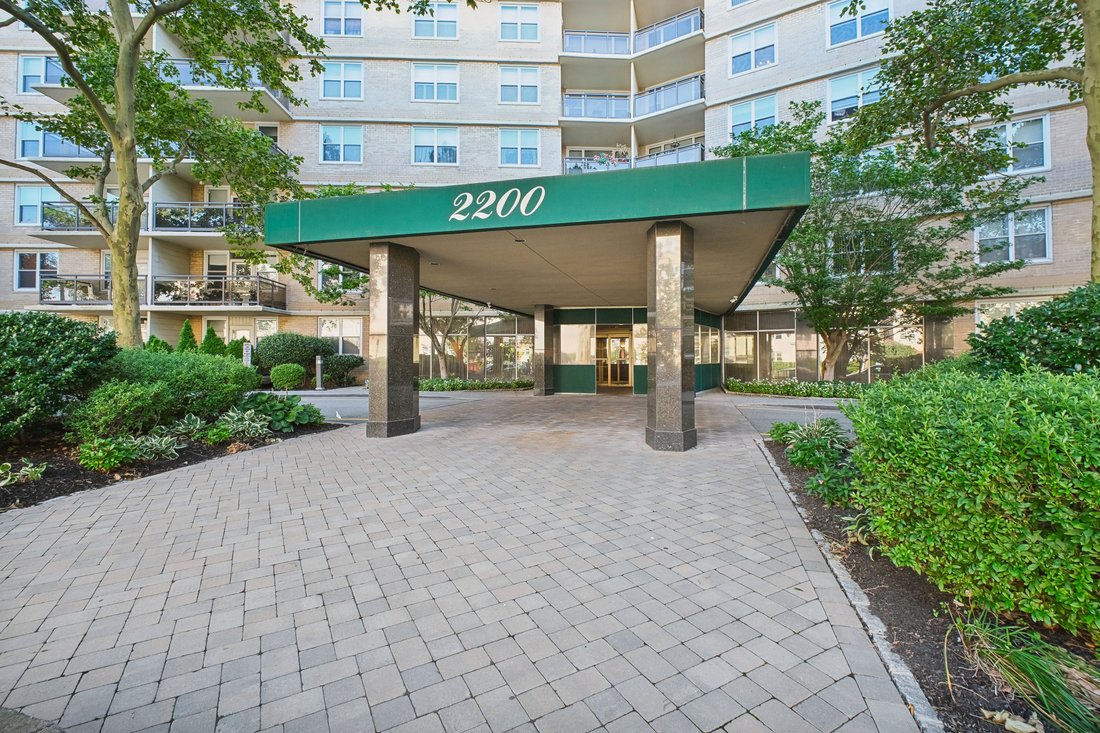 Co Op in Fort Lee, New Jersey, United States 1 - 17548060