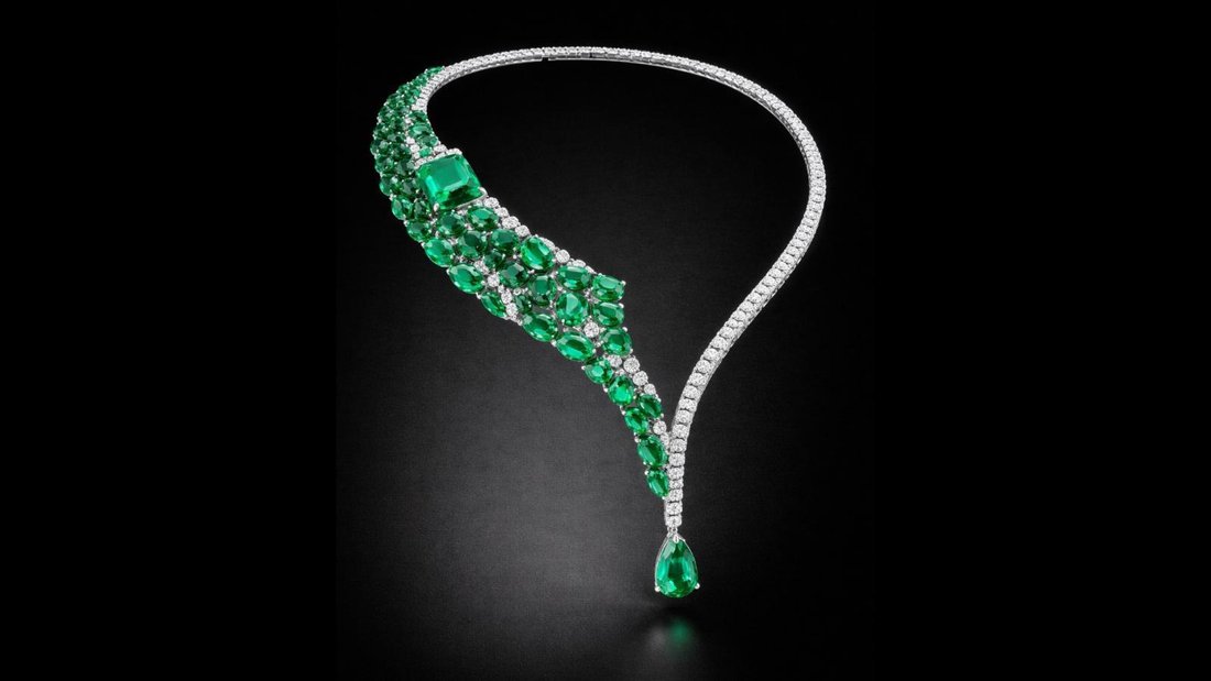 Necklace in Köln, Germany 1 - 17551270