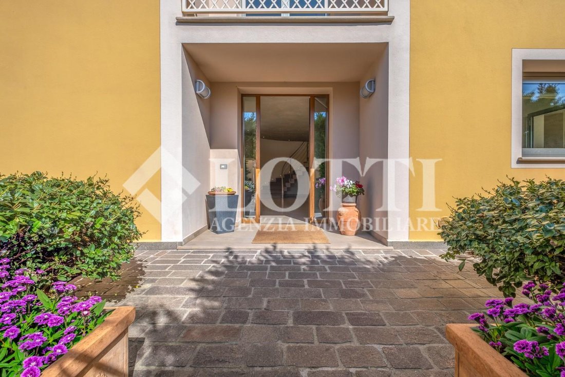 Villa in Calcinaia, Tuscany, Italy 3 - 17552173