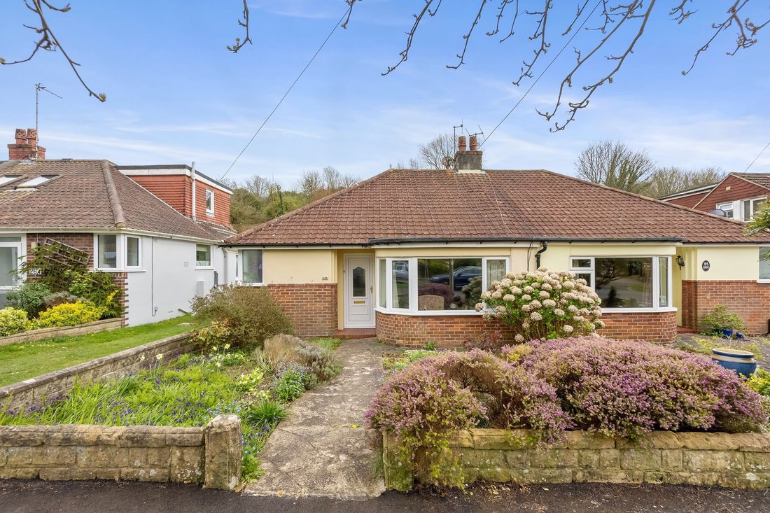 Bungalow in Patcham, England 1 - 17549740