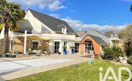 House in Est, Fondettes, France 1
