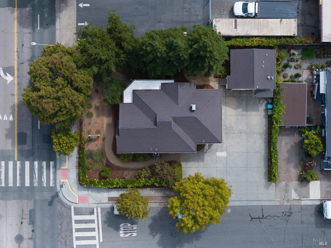 Petaluma, California, United States 3 - 17550744