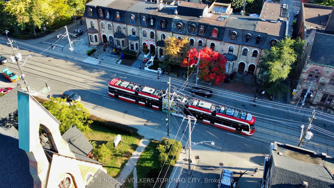 Townhouse in Toronto, Ontario, Canada 2 - 17552919