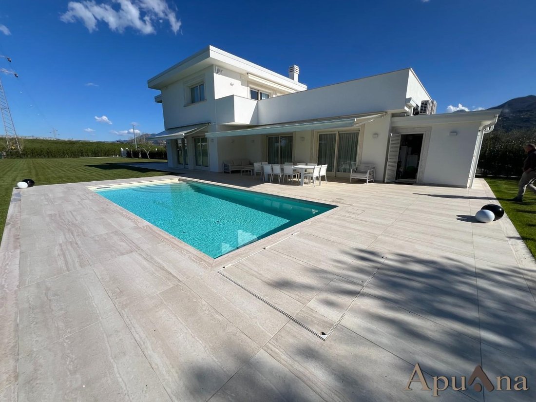 Villa in Pietrasanta, Tuscany, Italy 3 - 17552152