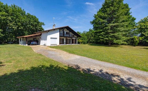 House in Salles, Nouvelle-Aquitaine, France 1