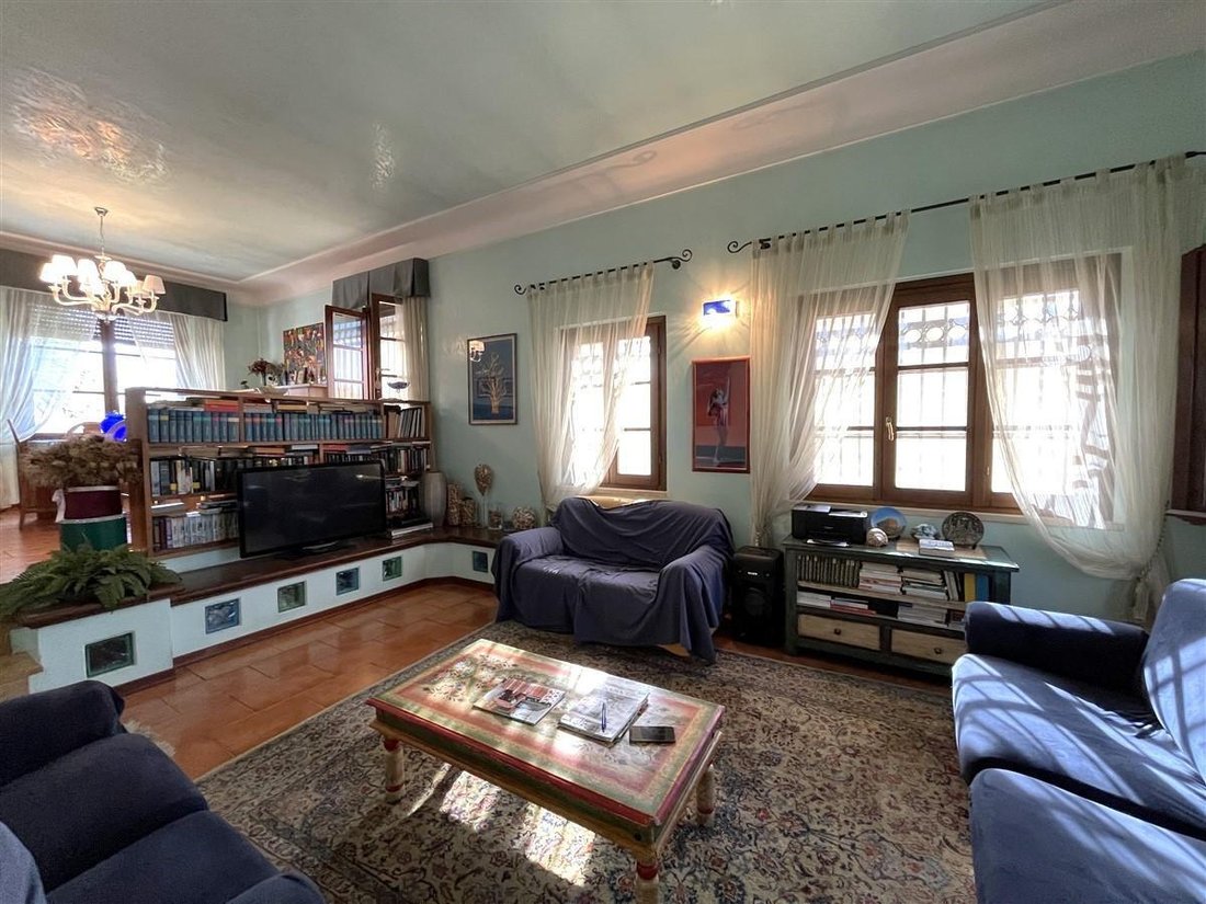 Villa in Ronchi, Massa, Italy 4 - 17552236