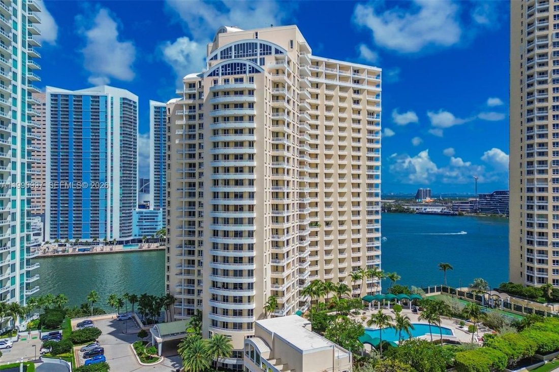 House in Miami, Florida, United States 1 - 17554039