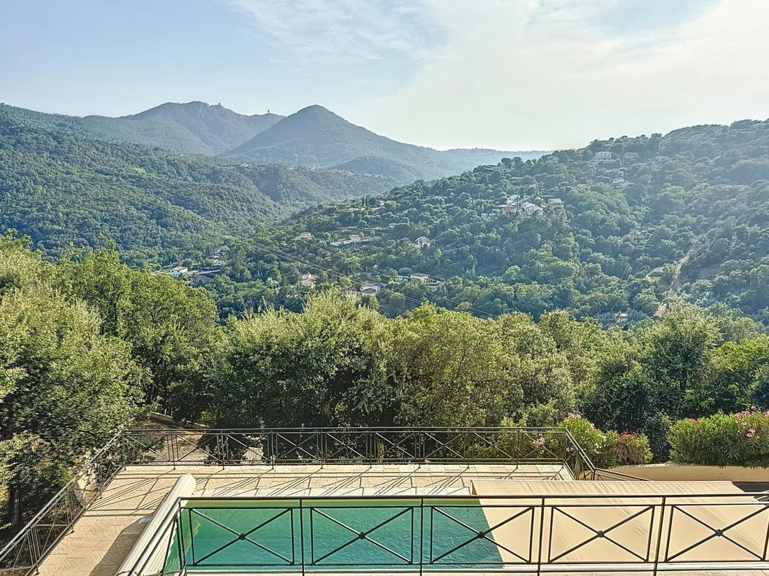 Villa in Les Adrets-de-l'Estérel, Provence-Alpes-Côte d'Azur, France 2 - 15936010